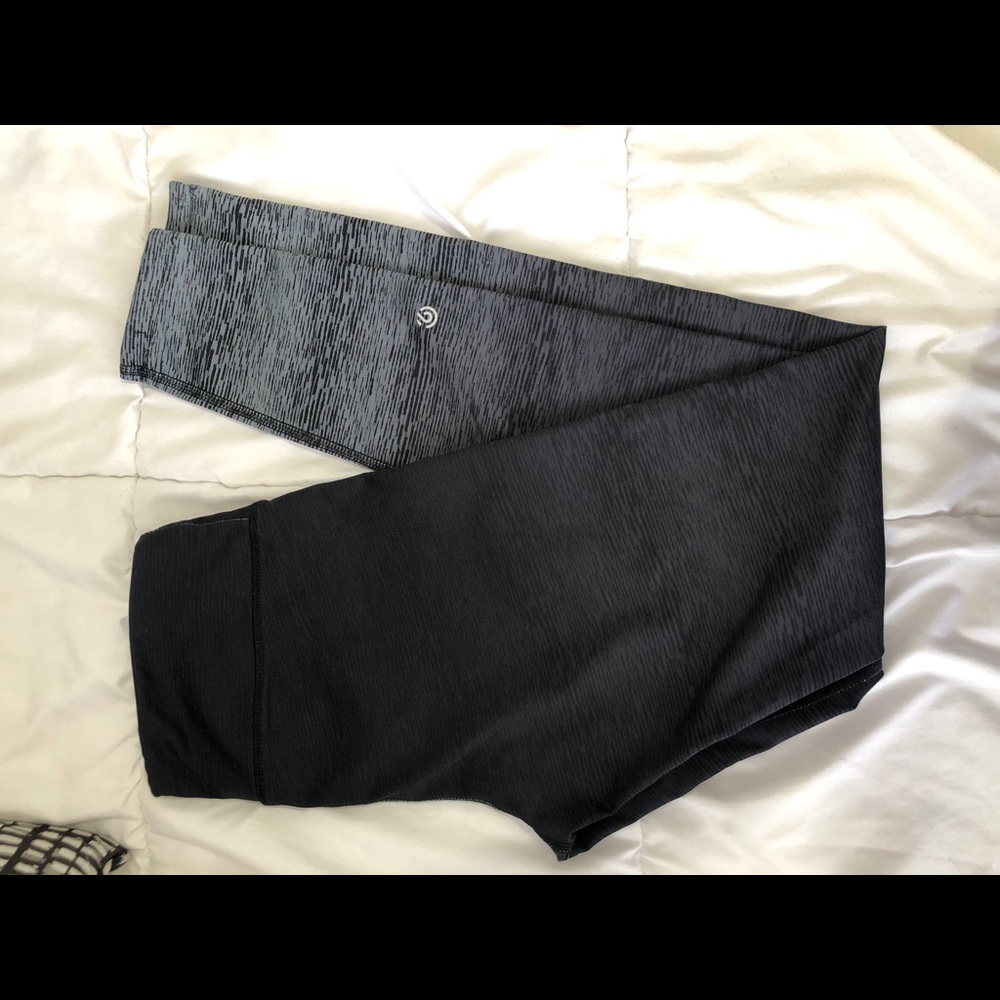 Black ombré leggings.